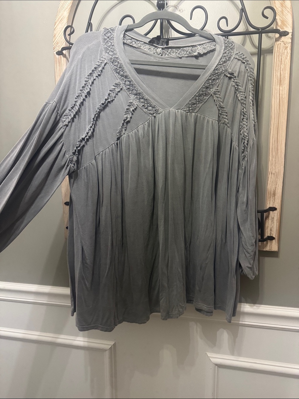 POL Gray V-Neck Long Sleeve Peasant Top with Braided Trim L